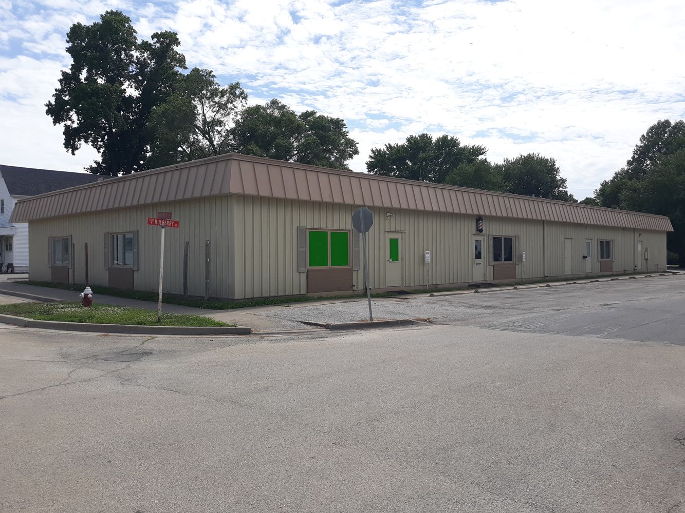 Multi-Unit Freestanding Building: 151 N Market St, Chatham, IL 62629
